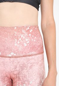 Onzie Tights - metallic red