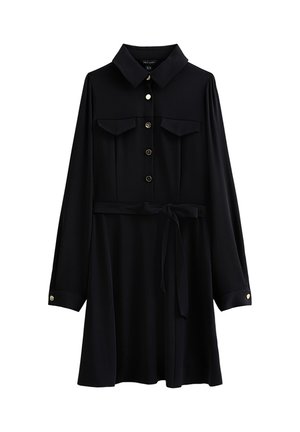 Zwarte jurk met lange mouwen en kraag, voorzien van gouden knopen, twee borstzakken en een taillelint voor een verstelbare pasvorm. Gladde stoftextuur.