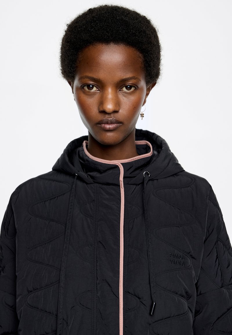 Bimba Y Lola CAPUCHA Abrigo de invierno black/negro