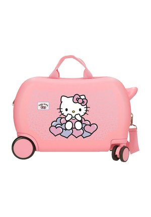 Maleta infantil de color rosa con diseño de Hello Kitty, decoración de corazones, asa superior y cuatro ruedas, incluyendo dos ruedas delanteras giratorias.