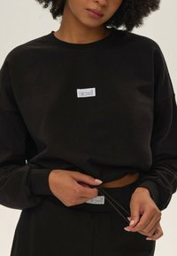 ESOTIQ BLOOVII JAX czarny