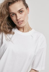 Urban Classics Tricou basic - white