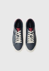 Tommy Hilfiger HI VULC STREET - Baskets basses - desert sky