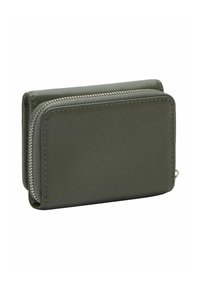Zielony skórzany portfel z teksturowanym wykończeniem, zamknięciem na zamek i widocznymi przeszyciami. Kompaktowy, prostokątny kształt z zaokrąglonymi krawędziami.