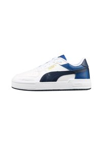 Pantofii sport albi cu accente bleumarin, având un superior texturat, sireturi plate, guler căptușit și o talpă albă groasă. Detaliu cu logo auriu.