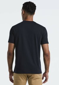 Zwarte T-shirt met korte mouwen, gemaakt van glad katoen, met een ronde hals en een comfortabele pasvorm, getoond van achteren met zichtbare schouder- en armdetails.