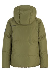 Grüne Puffjacke mit Kapuze, die eine glatte Textur, horizontale Nähte und ein Logo auf der linken Schulter aufweist.