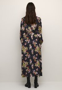 Kaffe KAPOLLIE - Haljina-majica - black stencil flower print