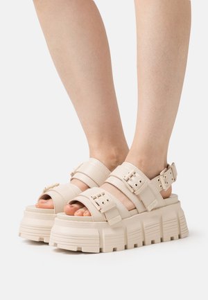 Buffalo, Sandales à plateforme - off-white