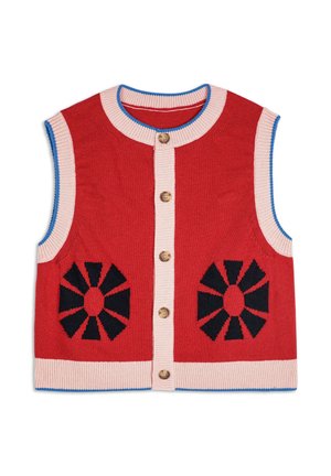 Crvena pletena prsluk s okruglim izrezom, ružičastim i plavim akcentima, drvenim dugmadi i crnim cvjetnim uzorcima sprijeda.