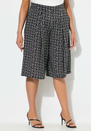ZIGZAG PRINT COMFORT WAIST - Shorts - black