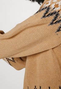 Esprit Sweter