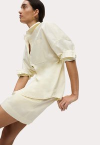 Marks & Spencer PURE COLLARED THROUGH - Chemisier - buttermilk