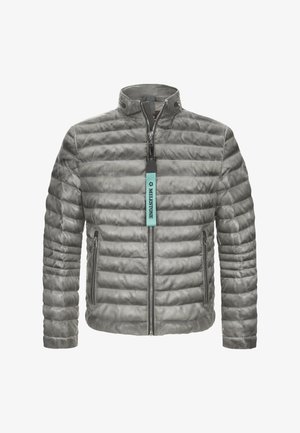 Grau gesteppte Jacke mit hohem Kragen, Reißverschluss, zwei seitlichen Taschen und einem Etikett mit dem Markennamen "MILESTONE." Glatte Textur.