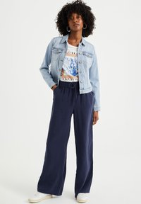 WE Fashion RELAXED FIT - Kelnės - blue