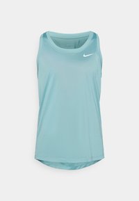 Lichtblauwe mouwloze sporttanktop met een ronde hals, gemaakt van ademende stof, met een klein wit Nike-logo op de borst.