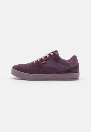 WOMEN'S AM MOAB GRAVITY - Cyklistické boty - blackberry