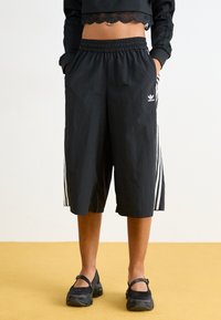 adidas Originals CAPRI - Calções - black