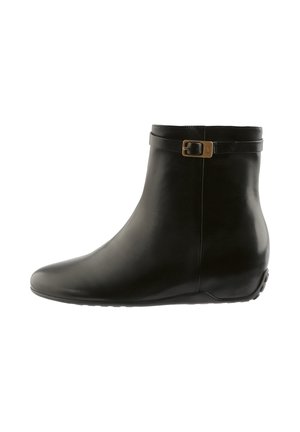 Black ankle boot made of smooth leather, featuring a rounded toe, minimalistic design, and a decorative buckle on the cuff. Rubber sole.