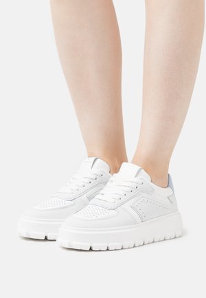 Copenhagen Studios, Trainers - white