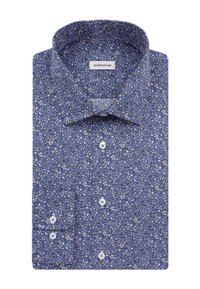 Camicia a fiori blu con colletto aperto, maniche lunghe e bottoni bianchi. Il tessuto ha una texture morbida e un design aderente.