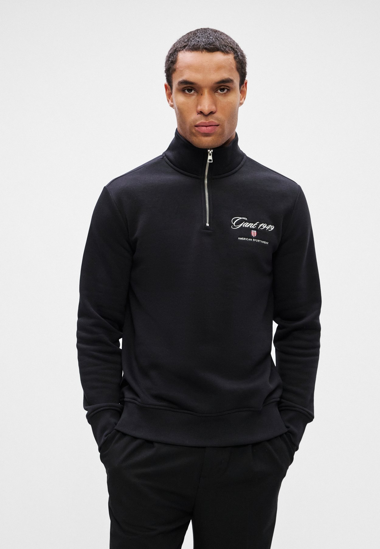 GRAPHIC HALF ZIP