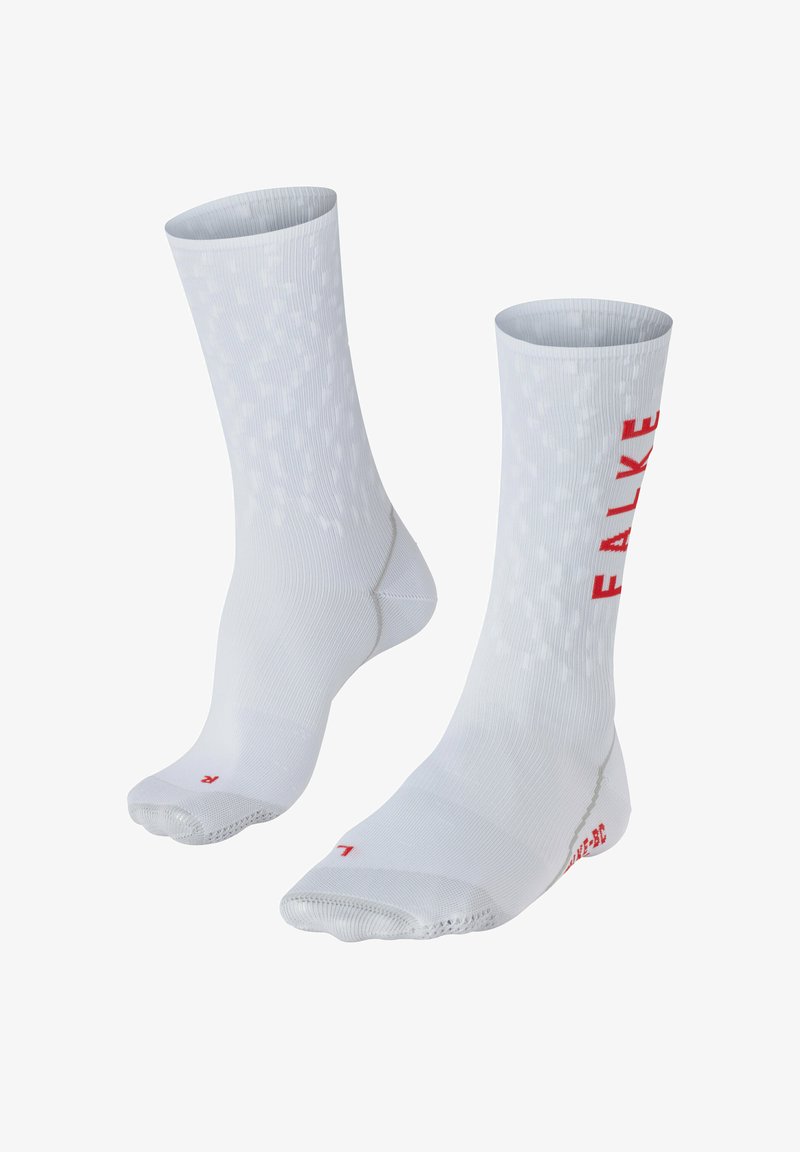 Weiße Sportsocken mit geripptem Textur, gepunktetem Muster und rotem "FALKE"-Logo. Knöchellanges Design mit verstärkter Zehen- und Fersenpartie.