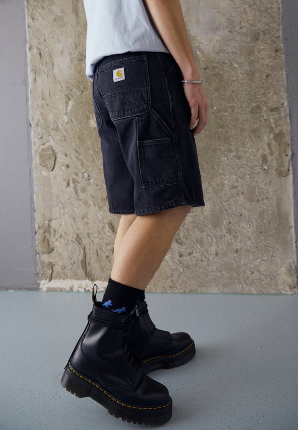 SINGLE KNEE - Denim shorts