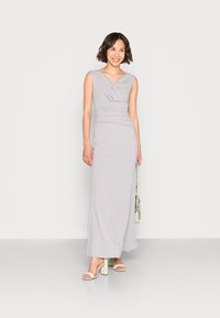WAL G. MORGAN OFF THE SHOULDER CROSS MAXI DRESS - Roupa de cerimónia - pearl grey