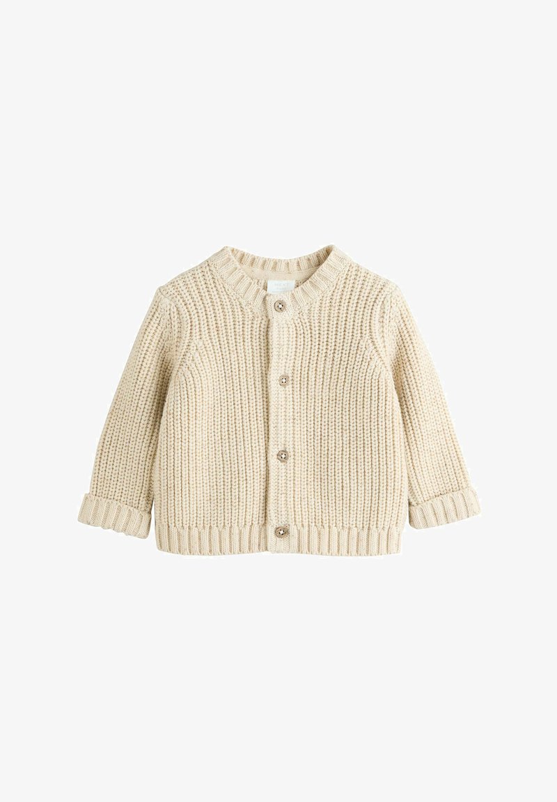 Cardigan bébé tricoté de couleur crème avec manches longues et quatre boutons sur le devant, avec col et poignets côtelés.
