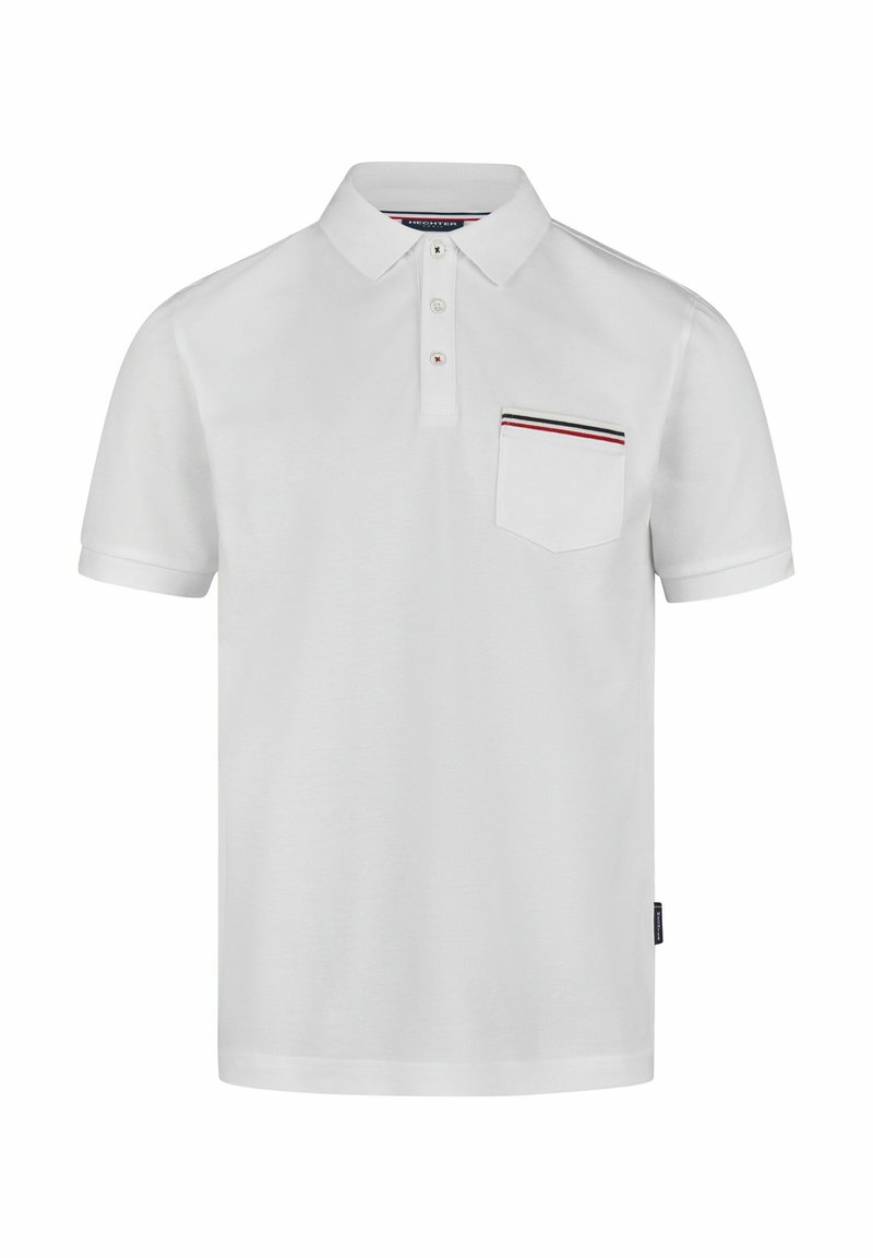 Witte polo shirt van katoen. Heeft een klassieke kraag, een placket met drie knopen en een linkse borstzak met rode, blauwe en zwarte strepen.