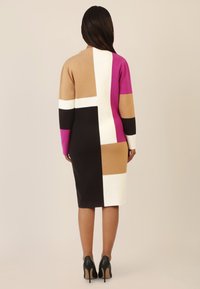 Apart COLORBLOCKING  - Strickkleid - lila-multicolor