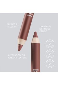 Crayon à lèvres dans un ton mauve mat avec une texture crémeuse. Présente une pointe effilée pour plus de précision et un texte indiquant qu'il est sans transfert et vegan.