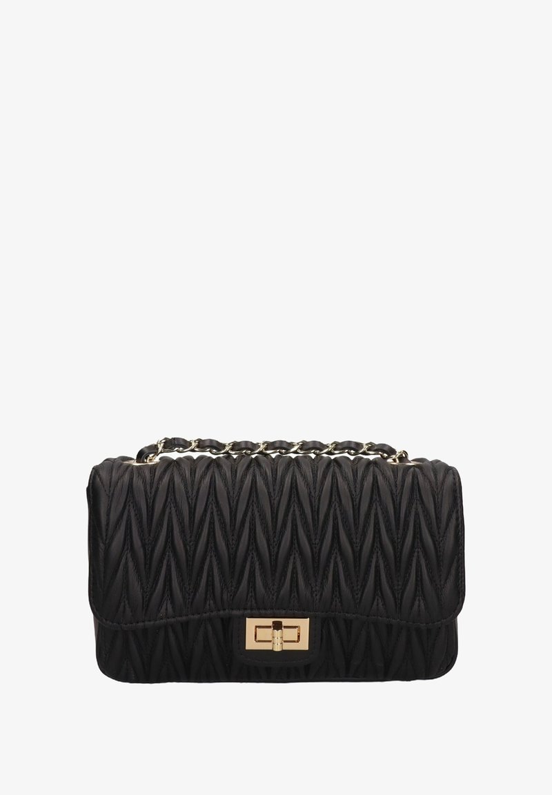 Borsa a tracolla in pelle nera trapuntata con catena dorata e chiusura a fibbia rettangolare sul davanti.