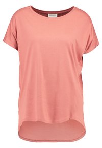 Camiseta de color coral claro hecha de una tela suave, con un corte holgado, mangas cortas, cuello redondo y un dobladillo trasero ligeramente más largo.