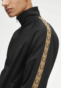 Fred Perry CONTRAST TAPE - Træningsjakke - piedra sombreado