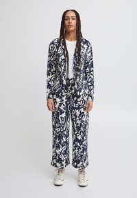 ICHI IHKATE PRINT - Stoffhose - total eclipse