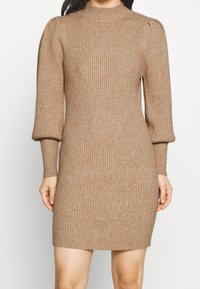 ONLY Petite Stickad klänning - brown