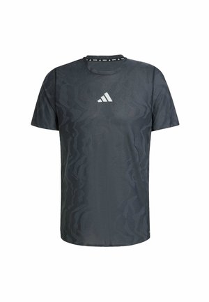 Dunkelgraues Sport-T-Shirt mit geometrischem Muster, Rundhalsausschnitt, kurzen Ärmeln und einem weißen Logo auf der Brust. Glatte Textur.