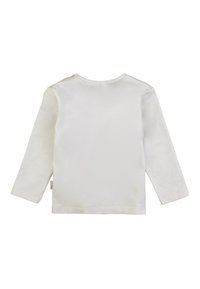 T-shirt bianca in cotone a maniche lunghe con scollatura rotonda, presenta un'etichetta sul lato inferiore; schiena semplice senza alcun motivo o decorazione.