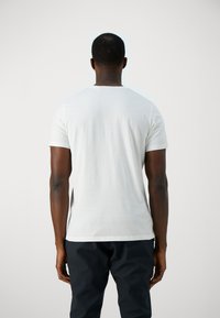 Peak Performance ORIGINAL TEE - Camiseta estampada - offwhite/black