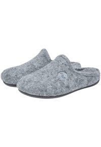 Grå filtet slippers med en slip-on design, runde tæer og en blød tekstureret overflade. Inkluderer en lille logo accent på siden.