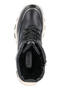 Botas de cuero negro hasta el tobillo con cuello acolchado, cordones negros y detalles de purpurina plateada. Presentan un interior suave negro y una suela blanca.