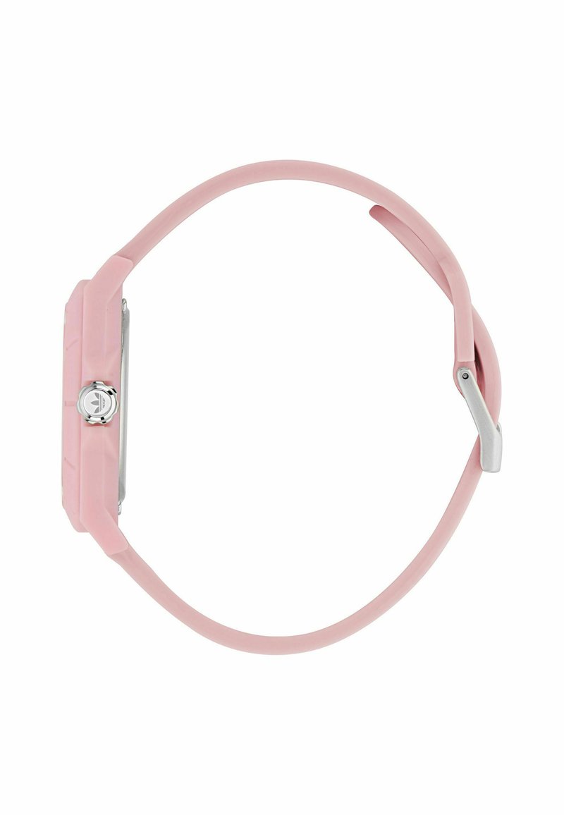 Montre en silicone rose avec un cadran rectangulaire argenté, un bouton-poussoir latéral et un bracelet flexible. Texture lisse et design minimaliste.