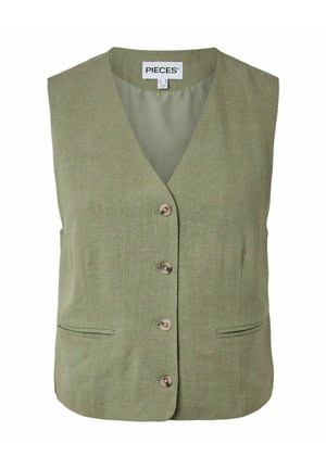 Veste sans manches vert olive boutonnée avec col en V, deux poches fendues à l'avant et étiquette « PIECES » à l'intérieur du col.