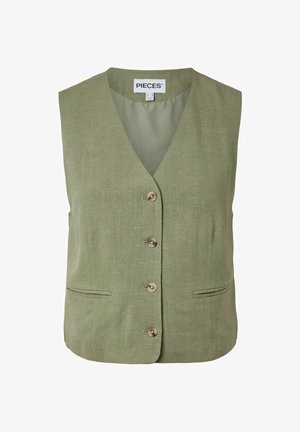 Veste sans manches vert olive boutonnée avec col en V, deux poches fendues à l'avant et étiquette « PIECES » à l'intérieur du col.
