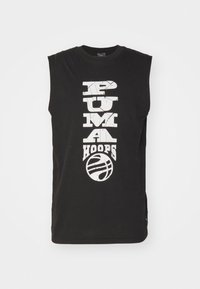 Černé tílko bez rukávů vyrobené z bavlny s velkým bílým grafickým textem "PUMA HOOPS" a logem basketbalového míče na přední straně. Klasický kulatý výstřih.