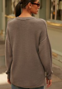 Next COSY LONGLINE - Pulover - mole brown