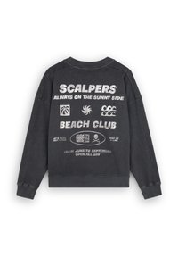 Felpa nera con una vestibilità rilassata, caratterizzata da testo grafico bianco e icone, tra cui palme e un teschio. Il testo richiama un tema da beach club.