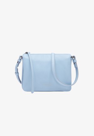 Jasnoniebieska prostokątna torba na ramię z regulowanym paskiem i zamkiem błyskawicznym, o minimalistycznym designie i subtelnym wytłoczonym logo.